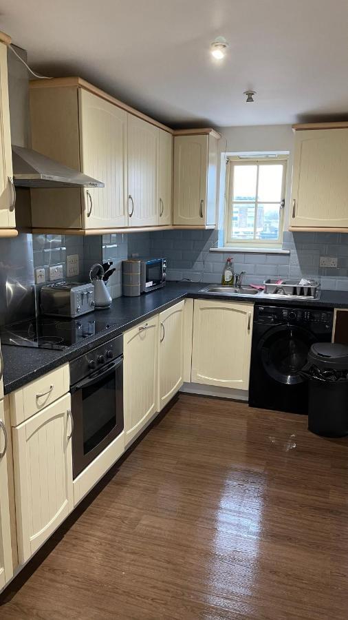 Two Bedroom Flat Town Centre コルチェスター エクステリア 写真