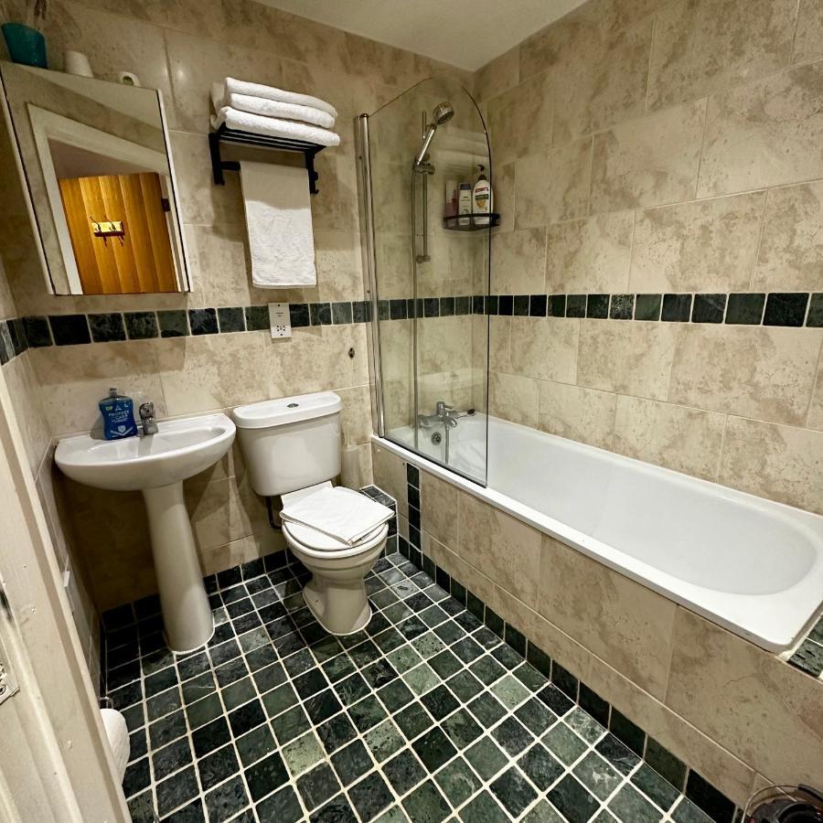Two Bedroom Flat Town Centre コルチェスター エクステリア 写真